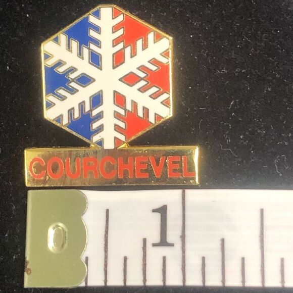 courchevel ski sport pin travel souvenir badge resort france - Picture 2 of 4